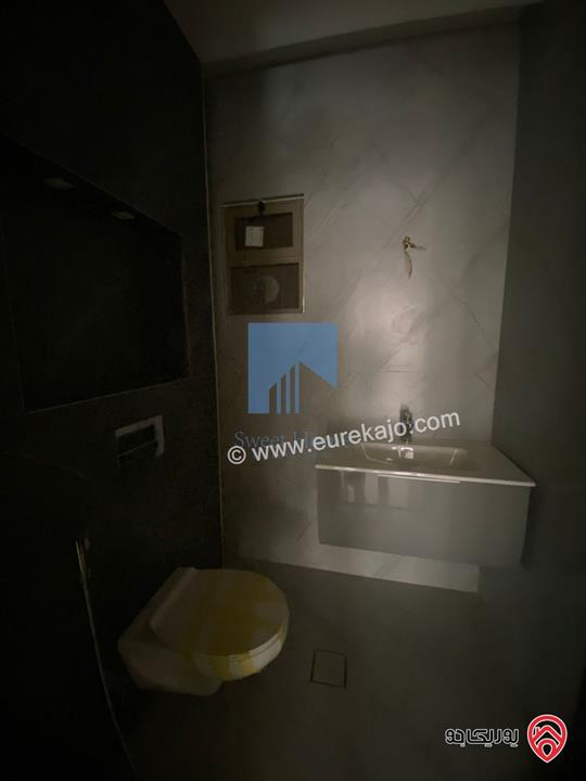 شقة فاخرة للبيع في عمان - أم أذينة قرب أبراج السادس طابق ثالث 162م مع روف دوبلكس 110م لم تسكن