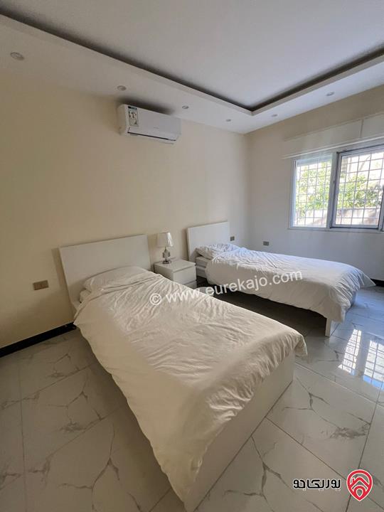 شقة مفروشة أرضية مفروشة مساحة 140م داخلي و 130م خارجي للايجار في عمان - عبدون