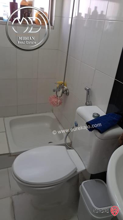 شقة للبيع في عمان - ام اذينة مساحة 100م طابق ثاني تصلح للاستثمار بسعر مميز