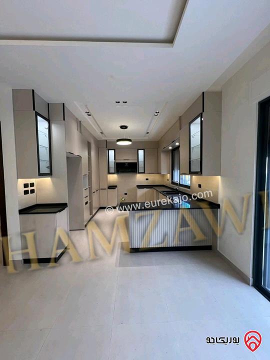 شقة أرضية مساحة 170م داخلي و 160م خارجي للايجار في عمان - حي الصحابة طريق المطار 