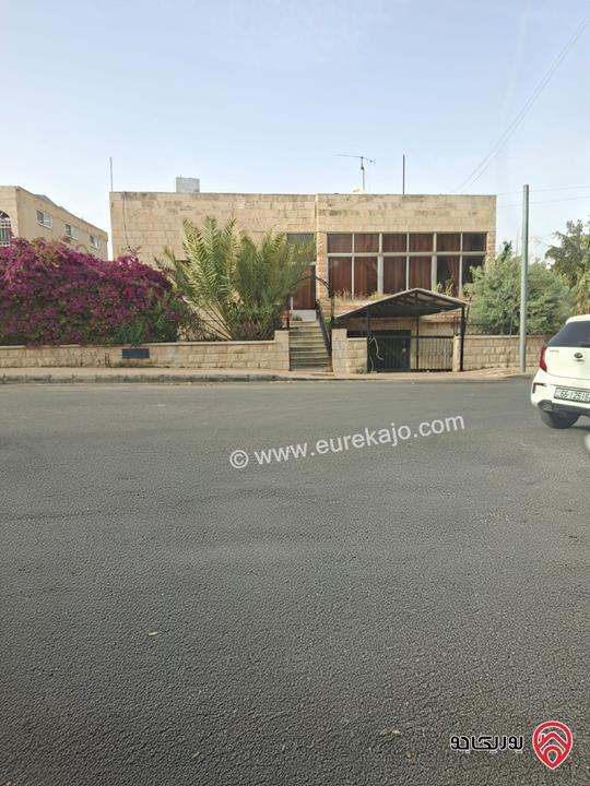 قطعة ارض سكنية مساحة 798م عليها بناء قديم للبيع في عمان - الشميساني