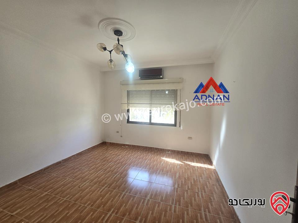 شقة ارضية مساحة 170م داخلي و 100م خارجي للإيجار الفارغ في عمان - الرابية