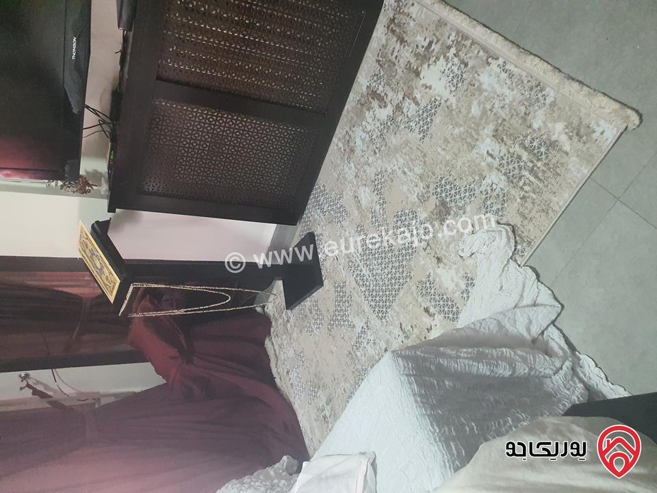 شقة مساحة 161م طابق ثالث للبيع مفروشة سوبر ديلوكس بسبب السفر في عمان - أم أذينة 
