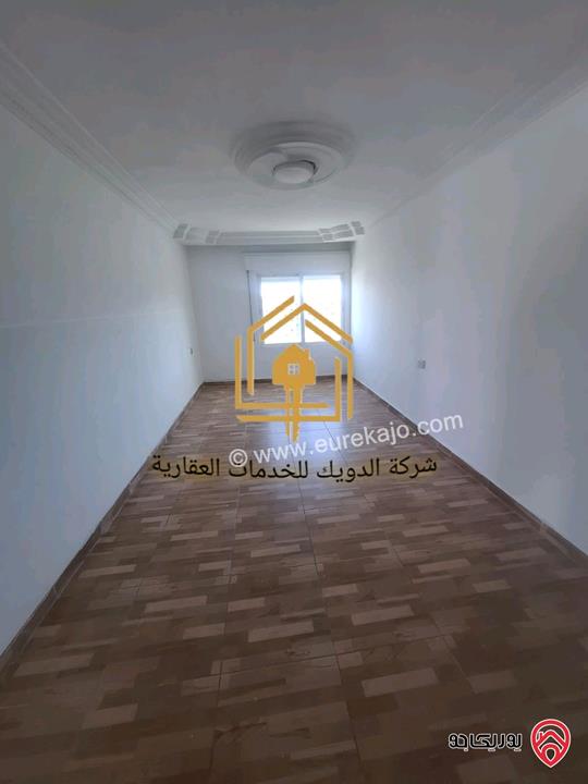 شقة فارغة طابق رابع مساحة 125م للإيجار في عمان - الرابية 