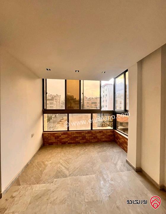 شقة فاخرة مساحة 160م طابق ثالث للايجار في عمان - دير غبار