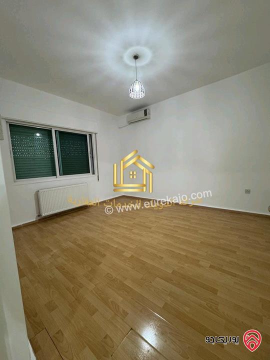 شقة فارغة طابق ثالث مساحة 200م للإيجار في عمان - ضاحية الرشيد 