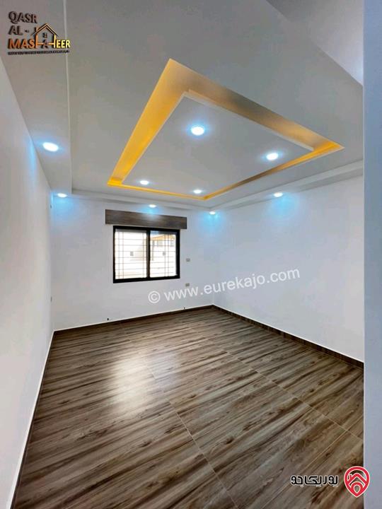 شقة فاخرة بدفعة 50% مساحة 195م داخلي و 150م خارجي للبيع في عمان - الجبيهة 