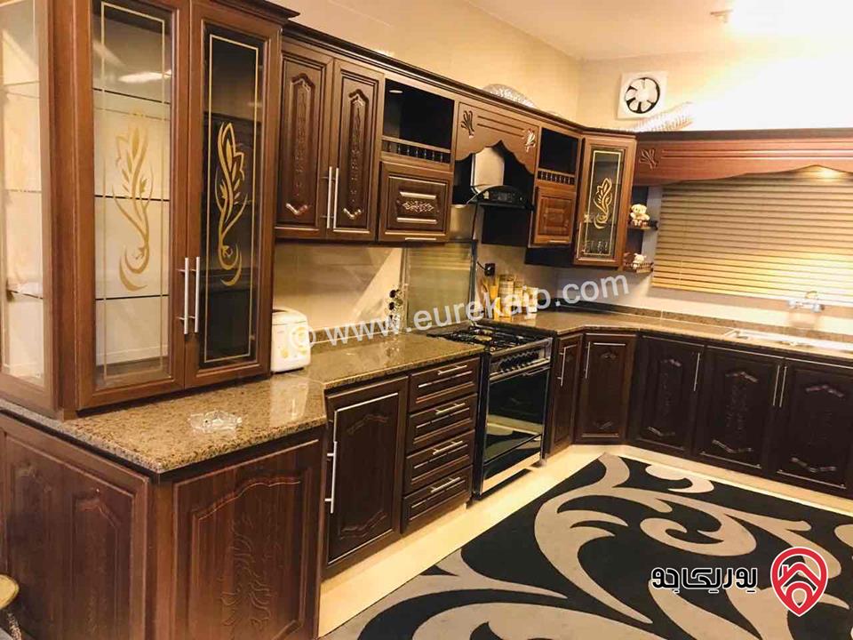 منزل مستقل مساحة 430م على أرض 1 دونم مفروز بناء جديد تشطيبات حديثه بئر ماء ملحق تسويه وعمدان مسطح 180 متر قيد التجهيز  للبيع في الرمثا - الطرة