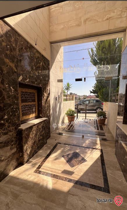 شقه فاخرة أخير مع روف مساحة 275م + 45م ترسات درج داخلي للبيع في عمان - ضاحية النخيل