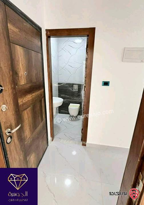 عرض خاص ع اخر شقة طابق اول لم تسكن 140م للبيع بسعر مغري في عمان - الجاردنز 