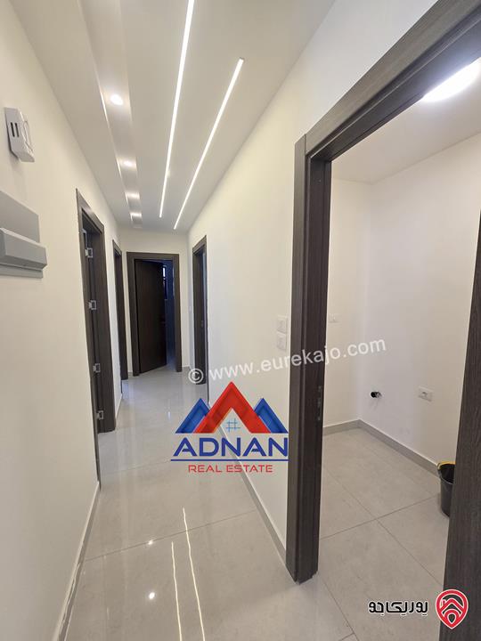 شقة أرضية مساحة 175م مع تراسات واسعة 200م و كراج ومدخل خاص للبيع في عمان - الرابية