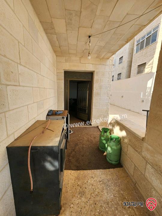 شقة شبه أرضية مساحة 150م داخلي و 120م خارجي للبيع في اربد - الحي الشرقي