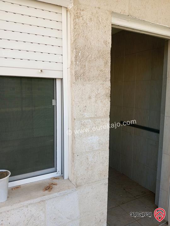 شقة طابق أول مساحة 140م للبيع في اربد غرب مسجد علياء التل