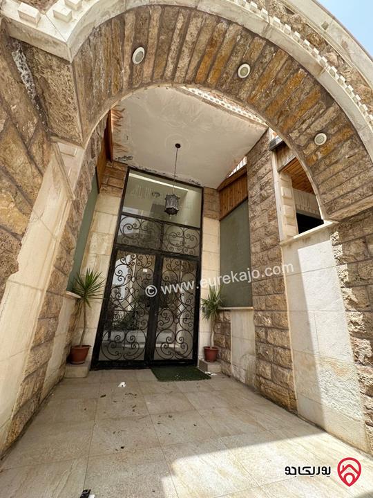شقة فاخرة أرضية مساحتها 180 متر + 40 متر تراس خارجي مغلق للبيع في عمان - حي الصحابة