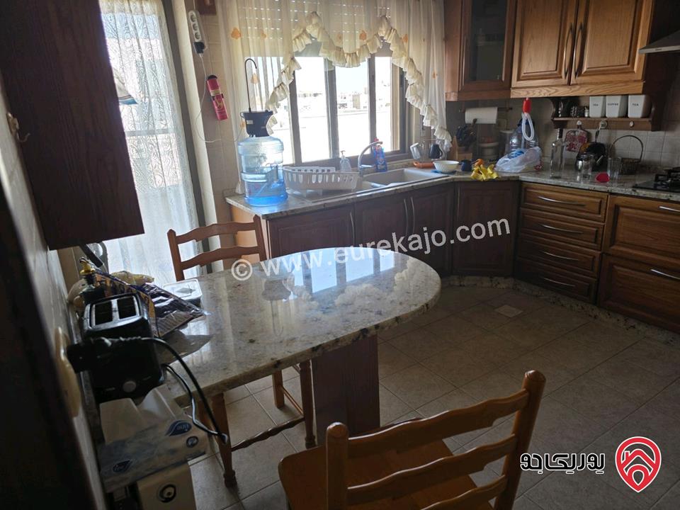 شقة فاخرة مفروشة مساحة 180م طابق ثالث للبيع في عمان - خلدا