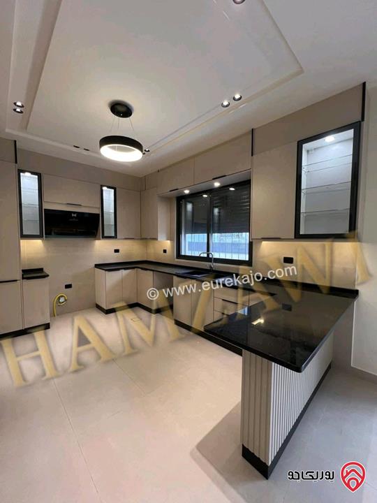 شقة أرضية مساحة 170م داخلي و 160م خارجي للايجار في عمان - حي الصحابة طريق المطار 