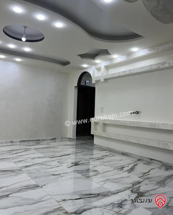 شقة مساحة 200م طابق أرضي للبيع في الزرقاء الجديدة 