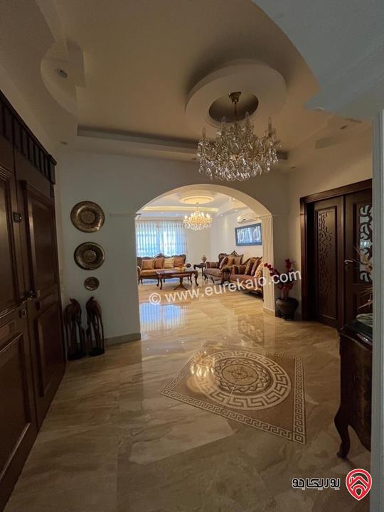 فيلا مع شقتين مساحة 800م على أرض 750م للبيع بإطلالة خلابة في عمان - بدر الجديدة من المالك مباشرة 