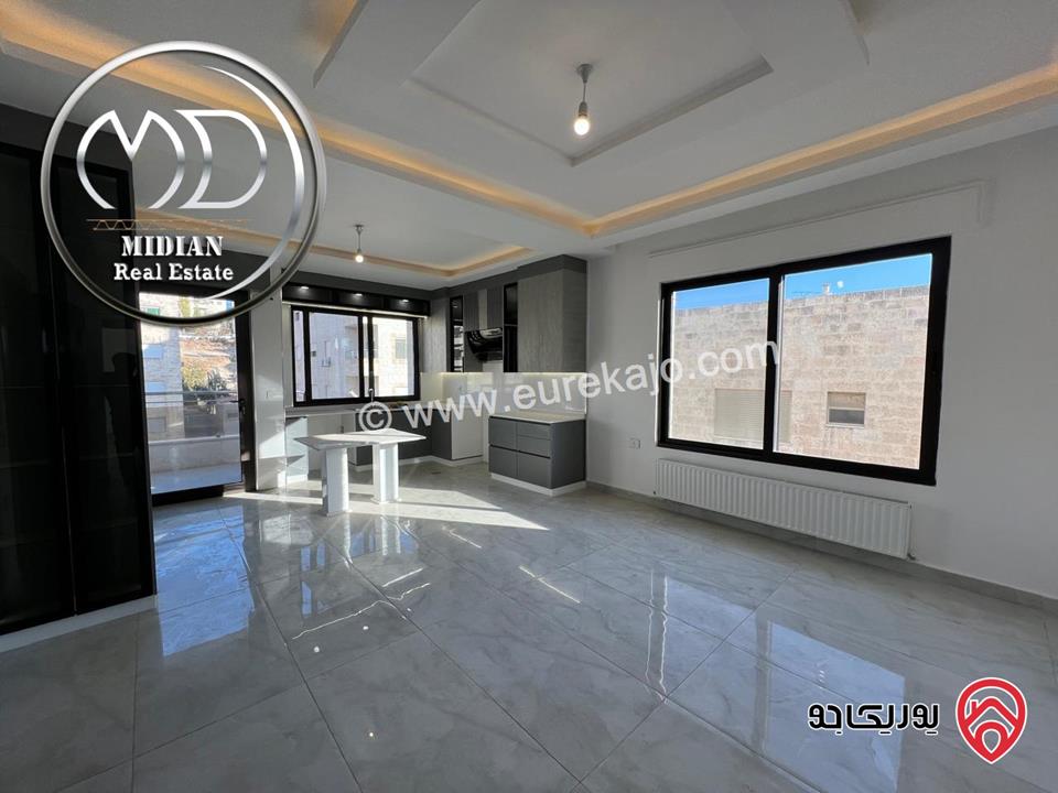 شقة دوبلكس فارغة للايجار في عمان - خلدا طابق أخير مع روف مساحة 200م مع تراسات تشطيبات و ديكورات عصرية فاخرة اطلالة رائعة