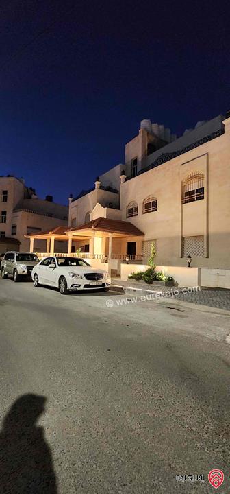 شقة فاخرة طابق أول مساحة 220م للبيع في عمان - دابوق 