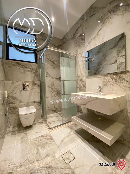 شقة شبه ارضي جديدة للبيع في عمان - جبل عمان مساحة 240م مع ترس و حديقة 200م تشطيبات ديكورات عصرية فاخرة بسعر مميز