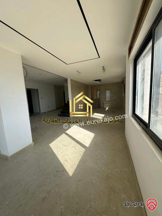 شقة مساحة 285م طابق ثالث مع روف جديد لم يسكن للايجار في عمان - الجبيهة