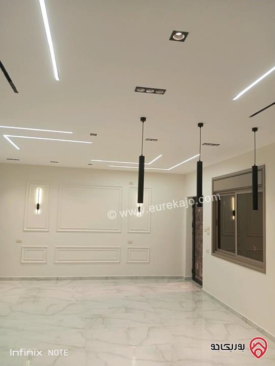 فيلا طابقين مساحة 340م على أرض 319م للبيع في الزرقاء - شومر 