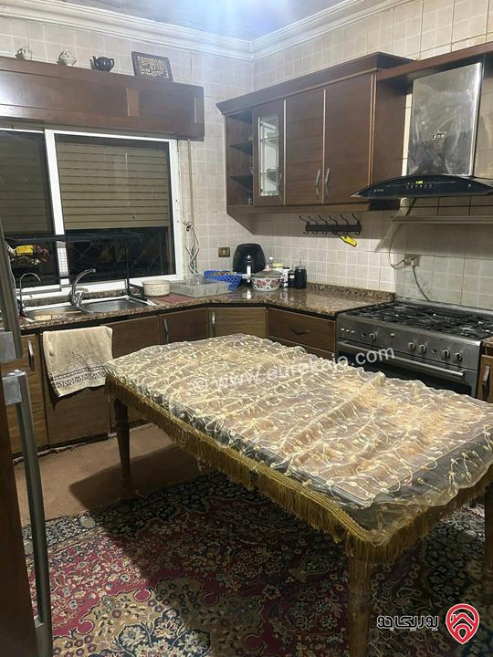 شقة أرضية مساحة 152م داخلي و 150م خارجي للبيع في عمان - طبربور 