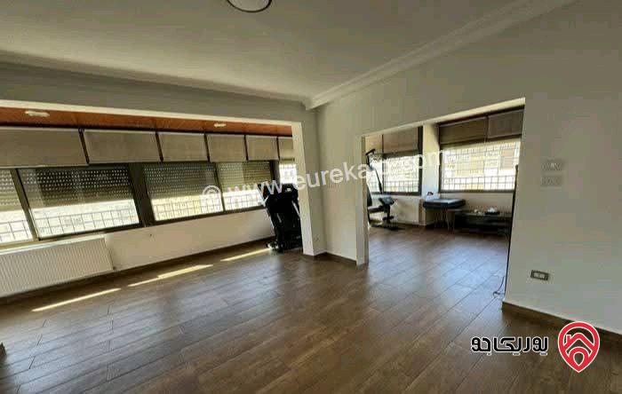 شقة فارغة طابق ثالث مع روف مساحة 260م للايجار في عمان - الرابية  