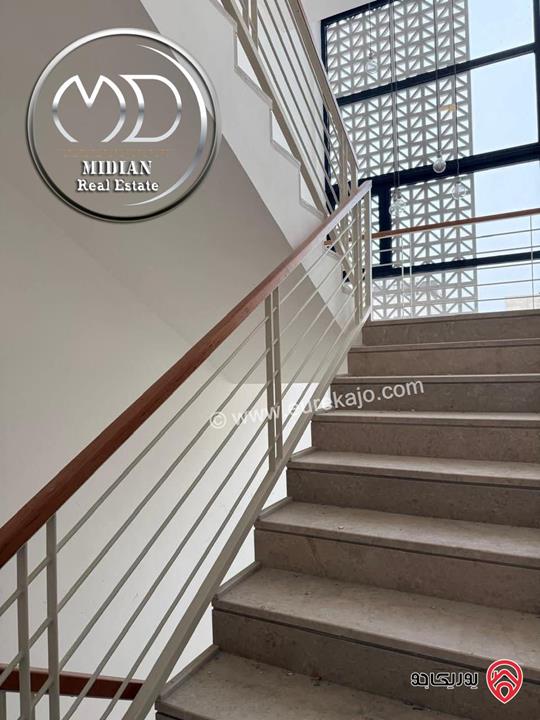 شقق للبيع في عمان - الكرسي مساحات 160م & 165م تشطيبات و ديكورات عصرية فاخرة جديدة لم تسكن اطلالة جميلة