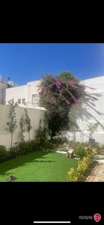 شقة دوبلكس طابق أرضي وشبه ارضي مساحة 310م داخلي و 300م خارجي للبيع في عمان - أم أذينة من المالك