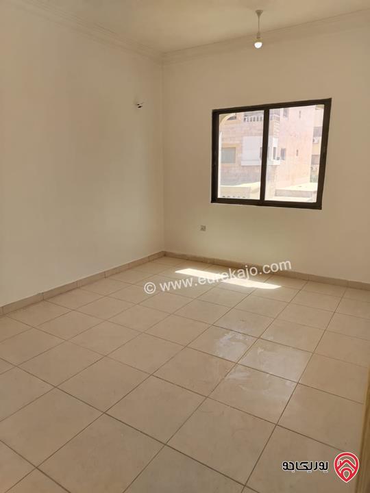 شقة طابق أول مساحة 100م للبيع في العقبة بسعر مميز 