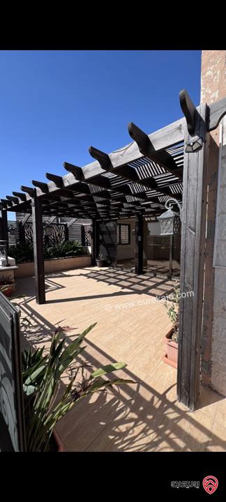 شقه فاخرة أخير مع روف مساحة 275م + 45م ترسات درج داخلي للبيع في عمان - ضاحية النخيل