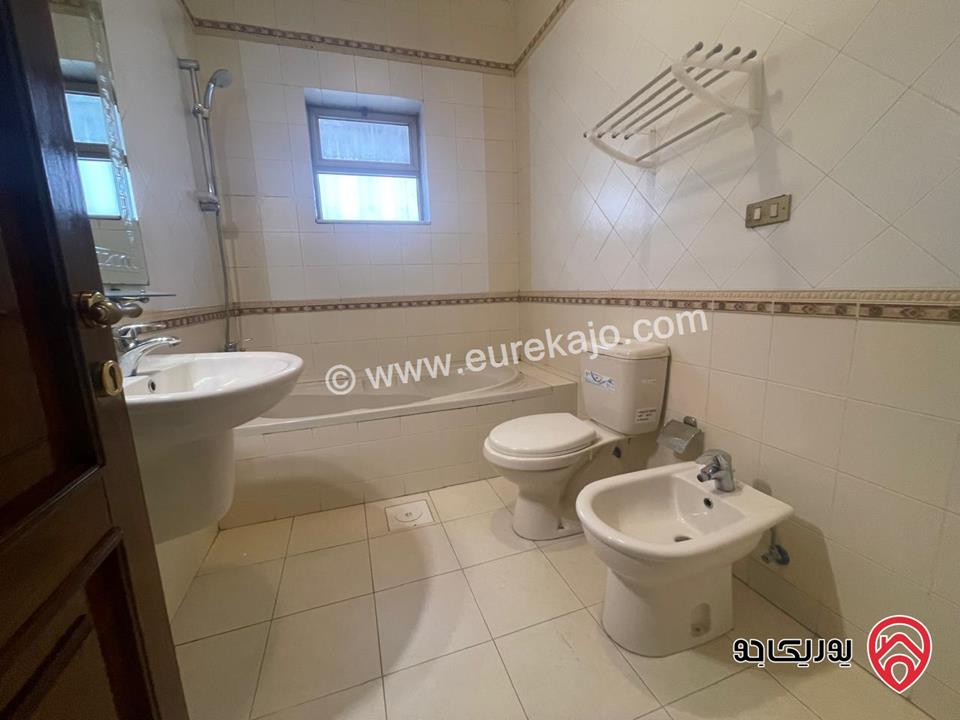 شقة مميزة طابق أول مساحة 268م للبيع في عمان - عبدون