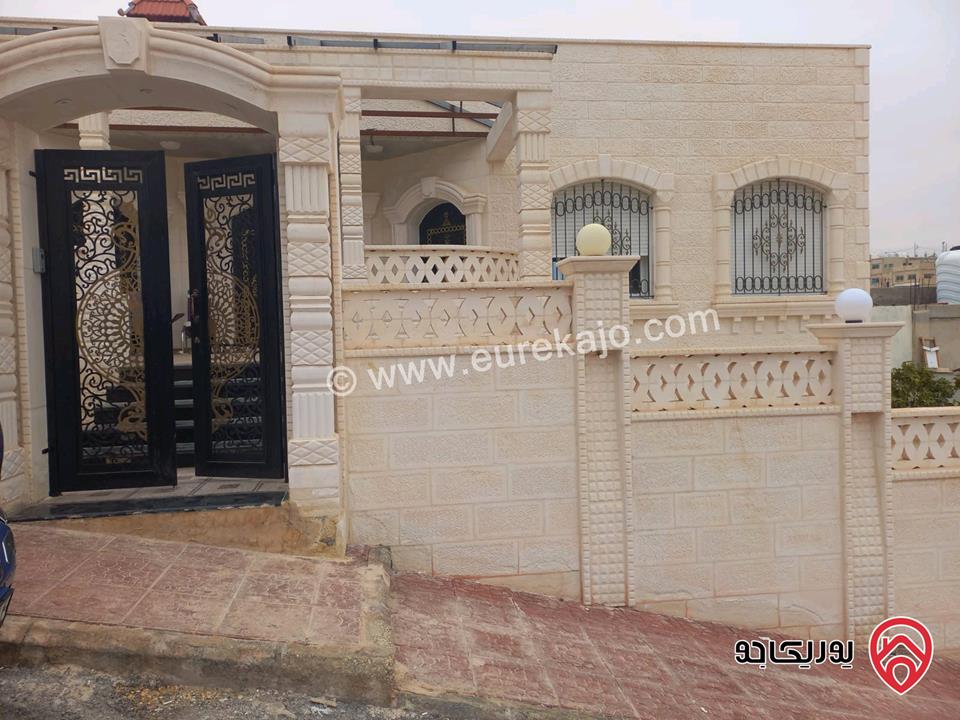 منزل مساحة 498م على أرض 500م للبيع في الزرقاء بعد ضاحية الاميرة هيا مقابل حي نصار خلف النبعة بالقرب من اكاديمة جنى دان