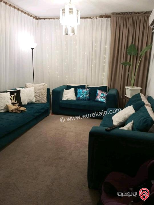 (التواصل فقط عن طريق الواتساب) منزل مع حديقة مساحة 220م على أرض 685م للبيع في اربد - الحي الشرقي