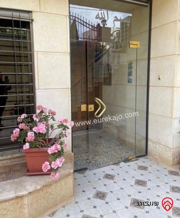 شقة مميزة مشمسة شبه ارضية مساحة 200م داخلي و 150م خارجي للايجار في عمان - خلدا 