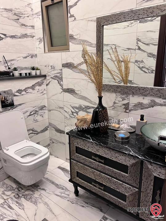 شقة فاخرة طابق ثالث مساحة 190م للبيع في عمان - خلدا