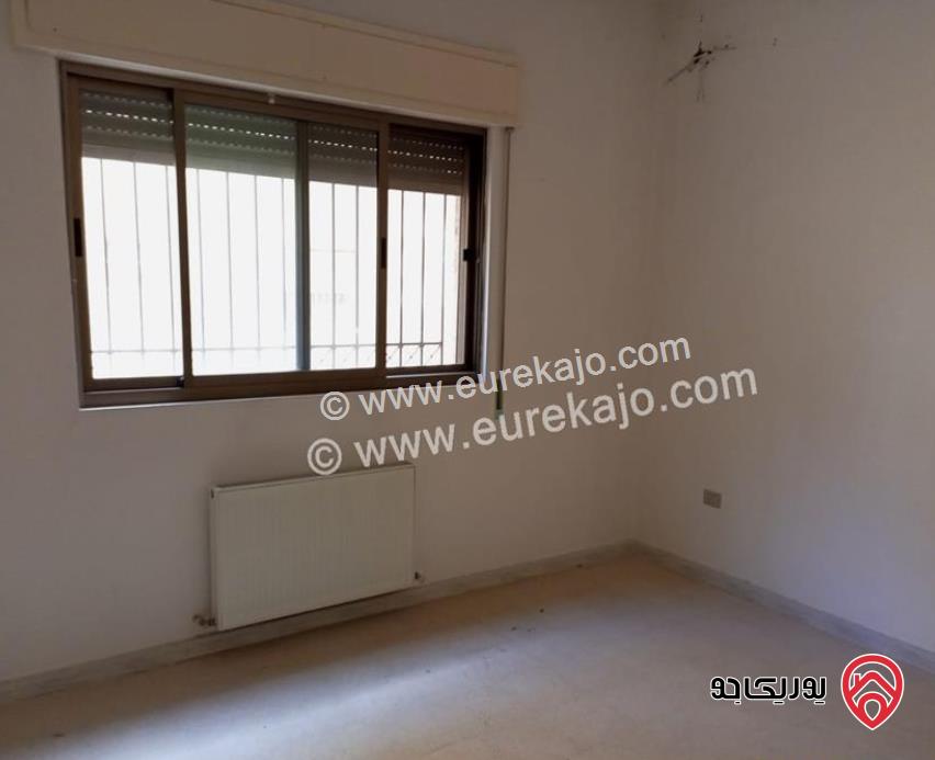 شقة طابق تسوية مساحة 221م بالاضافة الى ترس خارجي مساحة 80م للايجار في عمان - الرابية