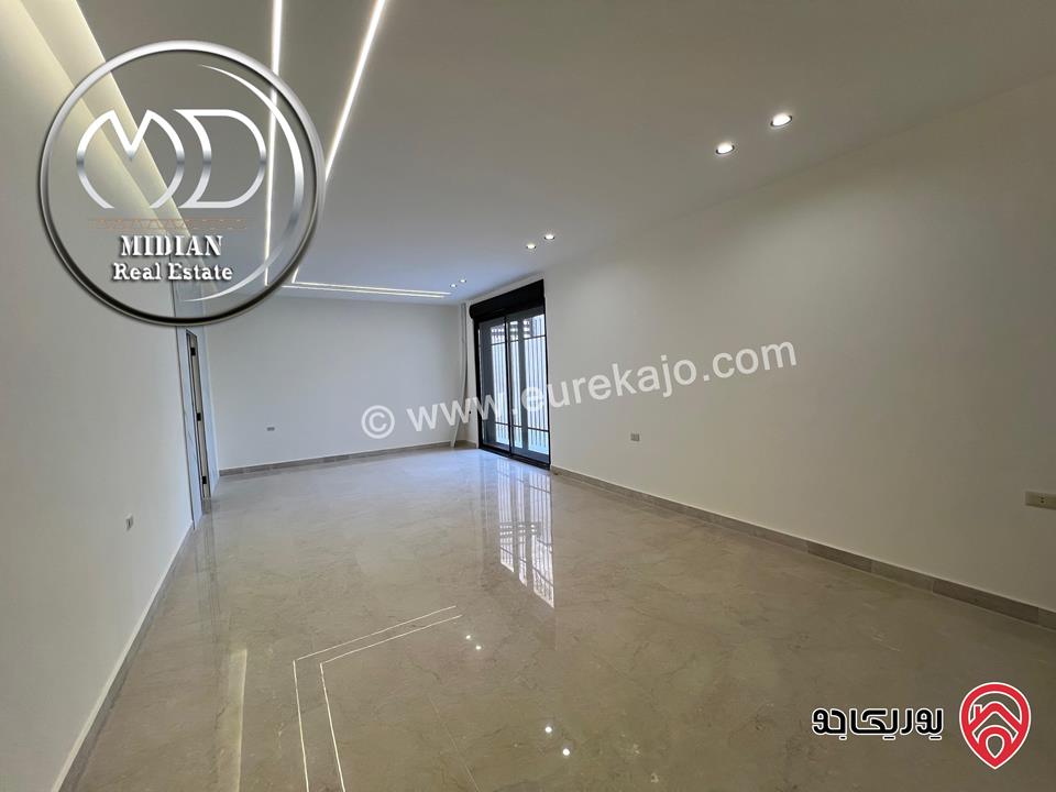 شقة شبه ارضي جديدة للبيع في عمان - ام اذينة مساحة 125م مع ترس و حديقة 110م تصلح للاستثمار بسعر مميز جداً