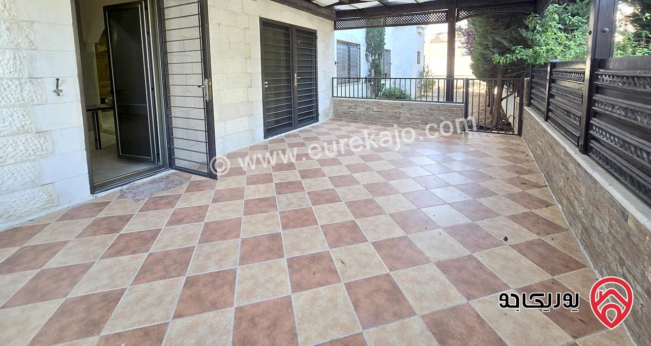 شقة ارضية طابقية مساحة 250م مع حديقة كبيرة 300م و كراج و مدخل خاص للايجار في عمان - عبدون