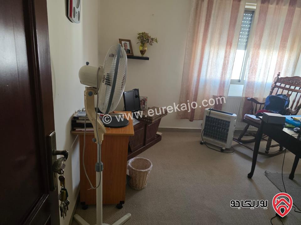 شقة طابق ثالث مساحة 180م للبيع في عمان - خلدا 