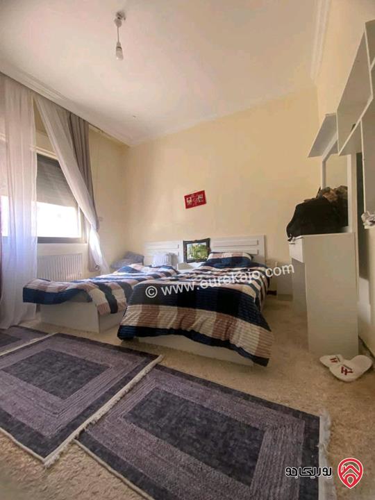 شقة ديلوكس طابق أرضي معلق مساحة 130م للبيع في عمان - ام السماق 