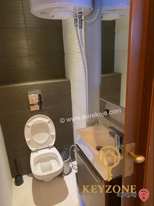 شقة أرضية مساحة 194م داخلي و 100م خارجي للبيع في عمان - ام اذينة