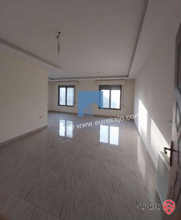 شقة مميزة طابق ثالث 180م مع روف 80م للبيع في عمان - الرابية