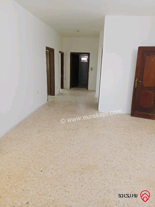 شقة طابق اول فني مساحة 129م للبيع في إربد حكما الحي السرقي