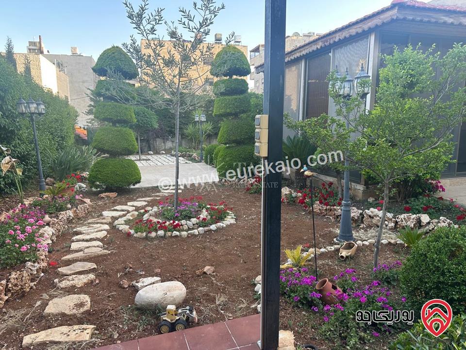 أرض سكنية مساحة 840م عليها منزل 217م للبيع في عمان - الجندويل