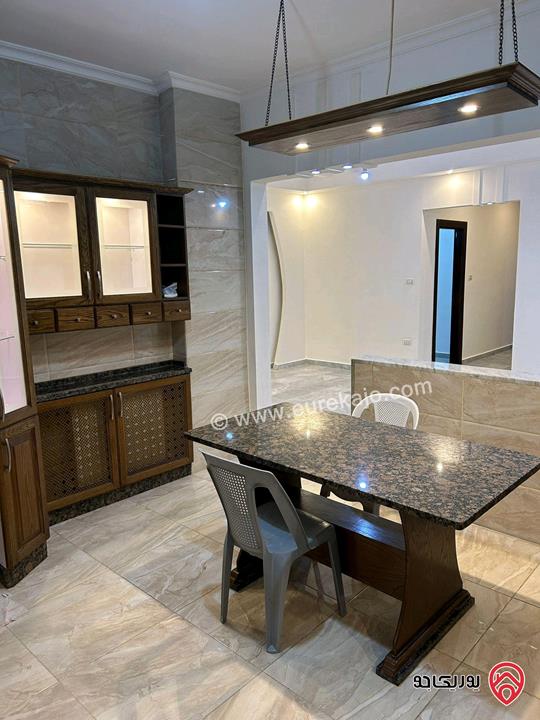 شقة طابق أول مساحة 196م للبيع في عمان - مرج الحمام 