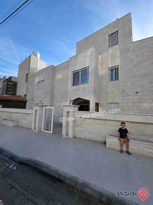 فيلا مساحة 300م على أرض 500م للايجار في عمان - أم السماق خلف مجع جبر بالقرب من نادي فتنس 