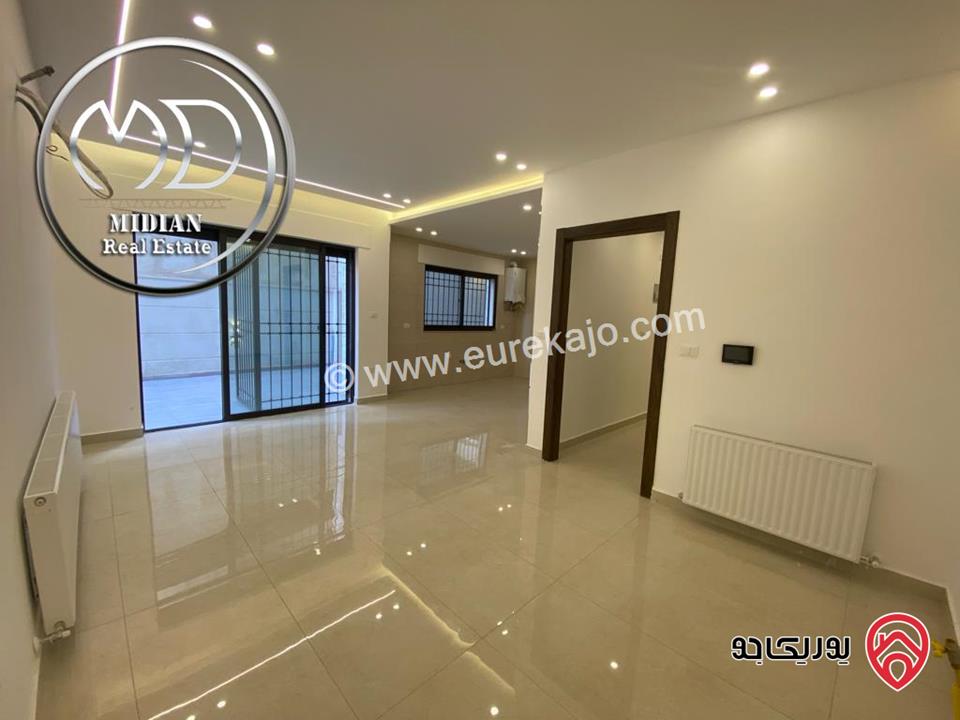 شقة شبه ارضي جديدة للبيع في عمان - الجندويل مساحة 180م مع ترس و حديقة 100م تشطيبات و ديكورات فاخرة بسعر مميز جداً